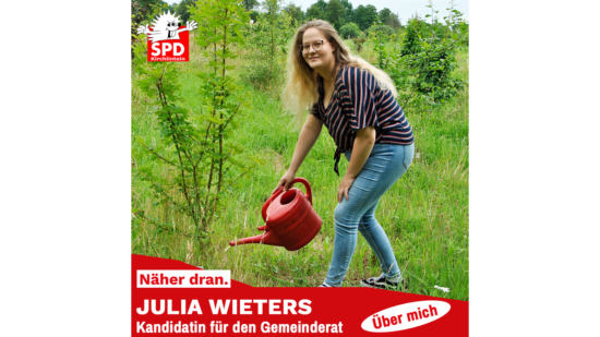Julia Wieters beim Baumgießen im Jacobiwald